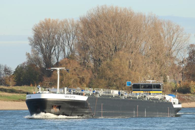 van dyck (Tanker) - IMO , MMSI 211334230, Call Sign DC6263 under the flag of Germany