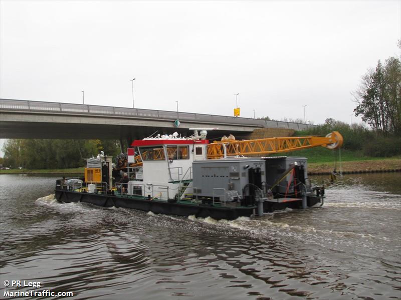 kormoran (Dredging or UW ops) - IMO , MMSI 211745800, Call Sign DD7291 under the flag of Germany