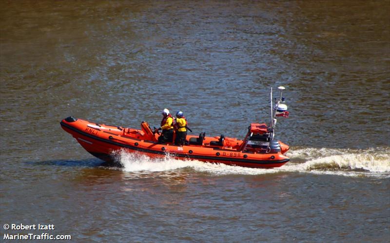 rnli lifeboat b-898 (SAR) - IMO , MMSI 232005865 under the flag of United Kingdom (UK)