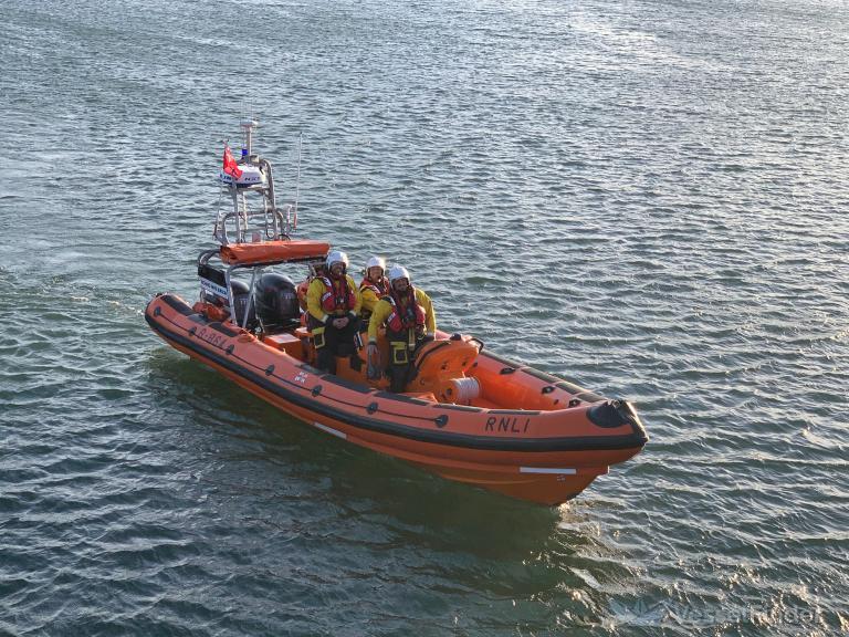 rnli lifeboat b-864 (SAR) - IMO , MMSI 235095307 under the flag of United Kingdom (UK)