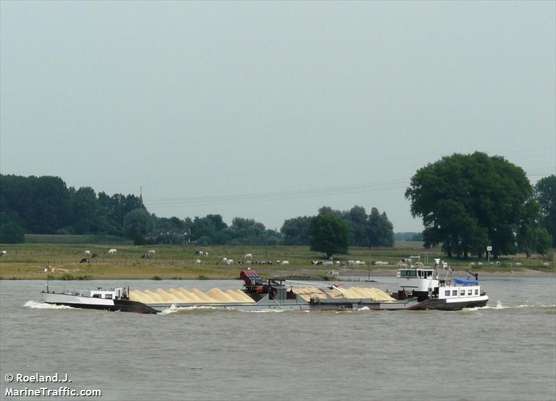 alwi-b (Dredging or UW ops) - IMO , MMSI 244660917, Call Sign PF8632 under the flag of Netherlands