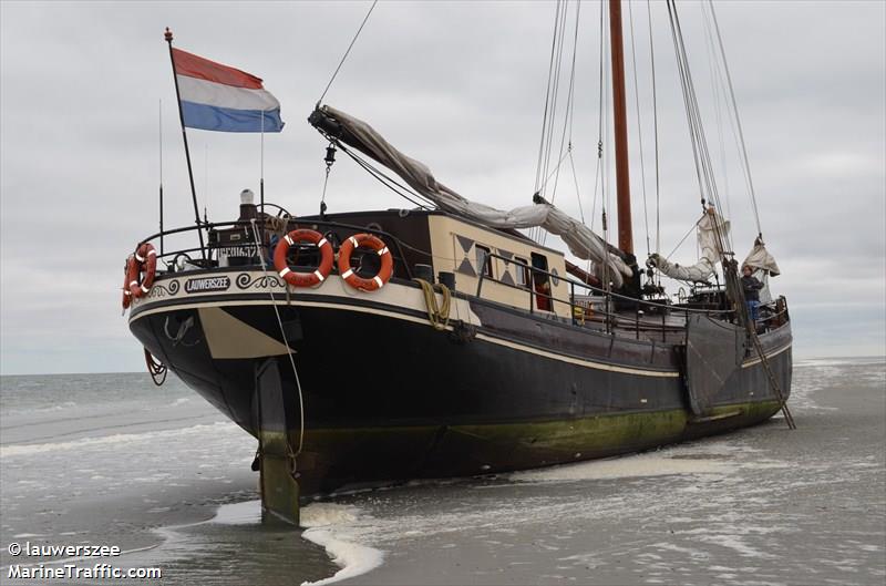 lauwerszee (Passenger ship) - IMO , MMSI 244670578, Call Sign PI2621 under the flag of Netherlands