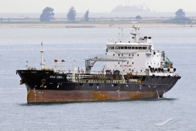 aqua terra 7 (Bunkering Tanker) - IMO 9648790, MMSI 566592000, Call Sign 9V9811 under the flag of Singapore