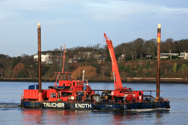 lift 100-tk9 (Dredging or UW ops) - IMO , MMSI 211239490, Call Sign DB3257 under the flag of Germany