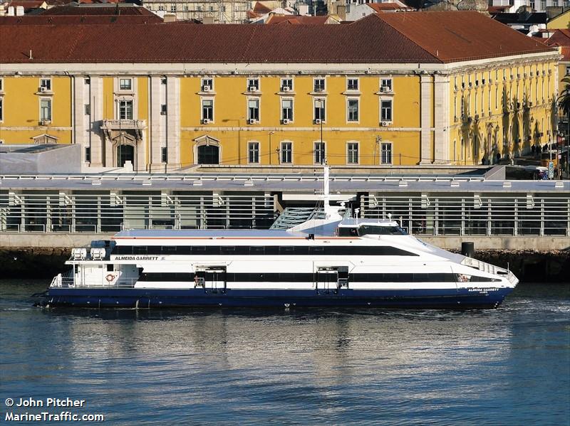 almeida garret (Passenger Ship) - IMO 9283411, MMSI 263701340, Call Sign CSKB under the flag of Portugal