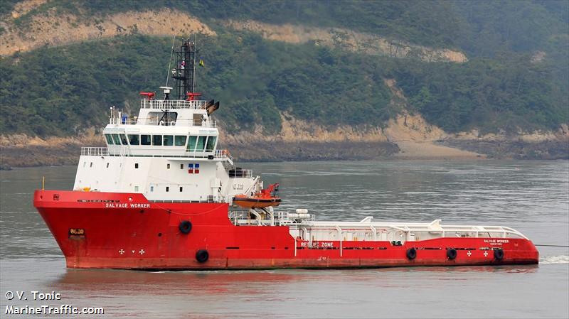 salvage worker (Offshore Tug/Supply Ship) - IMO 9250024, MMSI 376635000, Call Sign J8B5672 under the flag of St Vincent & Grenadines