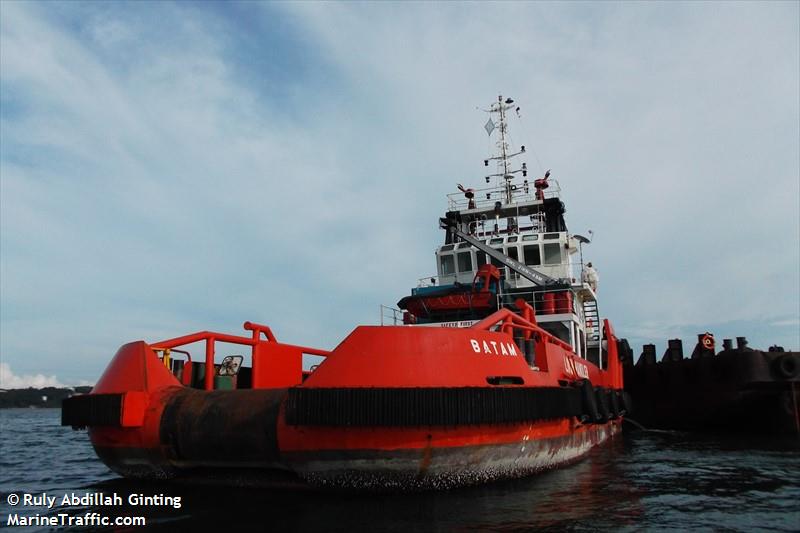 limin handler (Tug) - IMO 9636230, MMSI 525007132, Call Sign POED under the flag of Indonesia