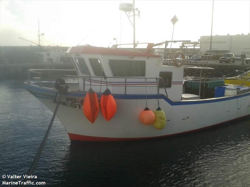 mestre gil (Fishing vessel) - IMO , MMSI 204206650, Call Sign CUWD9 under the flag of Azores