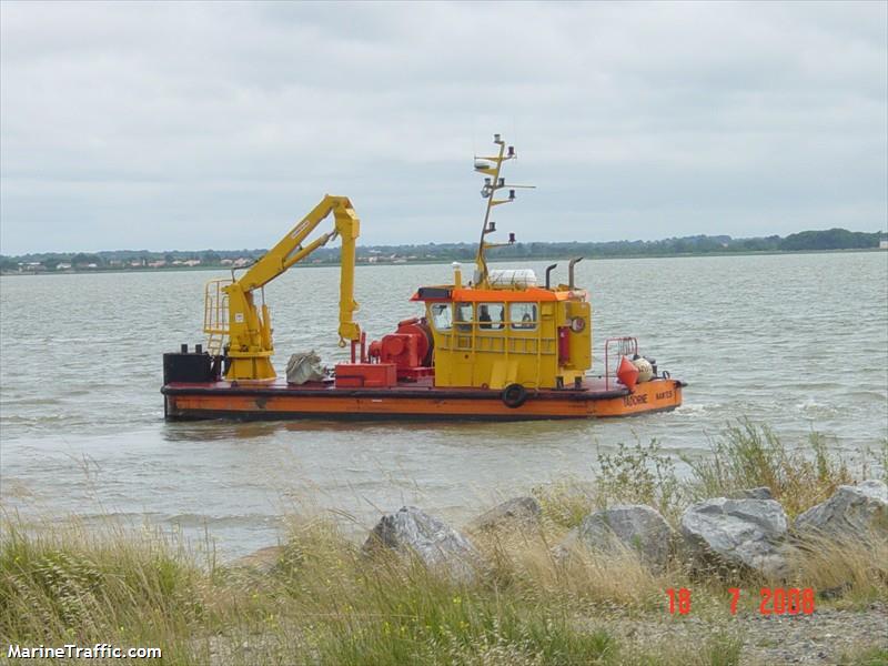 tadorne (Dredging or UW ops) - IMO , MMSI 227030190, Call Sign FL9290 under the flag of France