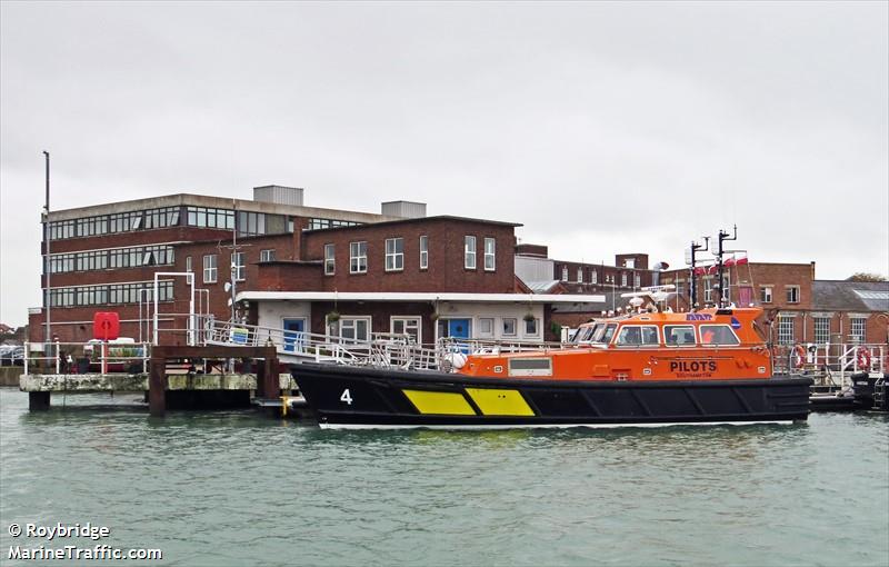 pilot boat hampshire (Pilot) - IMO , MMSI 235014661, Call Sign MDFQ9 under the flag of United Kingdom (UK)