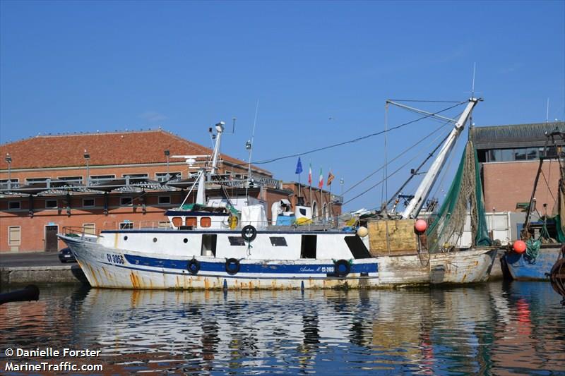 andrea m (Fishing vessel) - IMO , MMSI 247050450, Call Sign ISHS under the flag of Italy