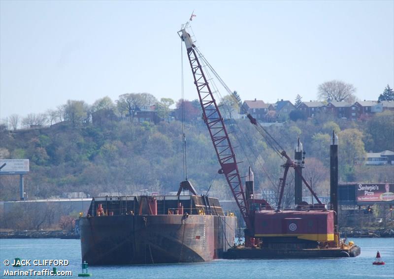 dredge 55 (Dredging or UW ops) - IMO 1101368, MMSI 366896390, Call Sign WDB4250 under the flag of United States (USA)