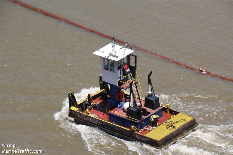 santee (Dredging or UW ops) - IMO , MMSI 338154609 under the flag of USA