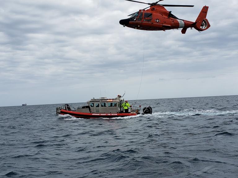 fireboat 6 (Law enforcment) - IMO , MMSI 338246766 under the flag of USA