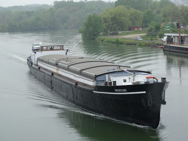 mustang (Cargo ship) - IMO , MMSI 226005860, Call Sign FM4471 under the flag of France