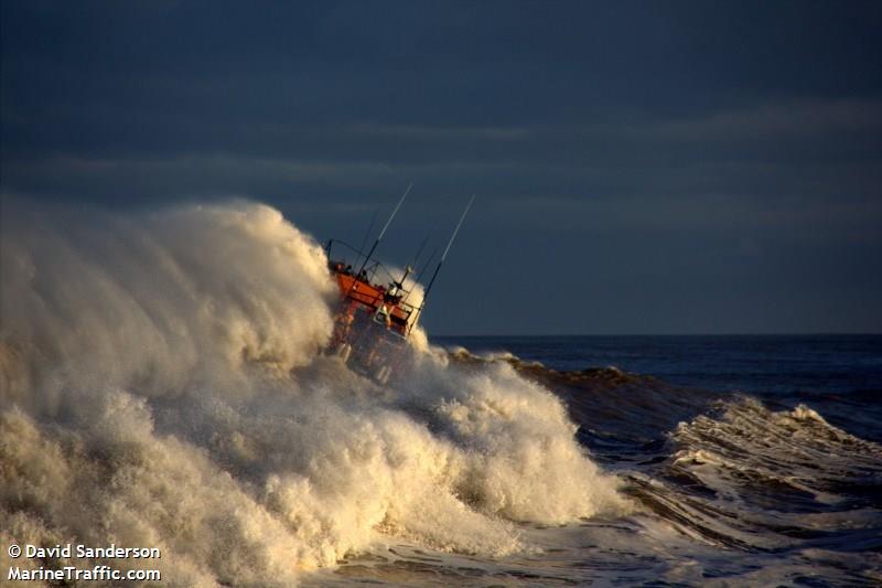 rnli lifeboat 12-32 (SAR) - IMO , MMSI 232002575, Call Sign MJHW8 under the flag of United Kingdom (UK)