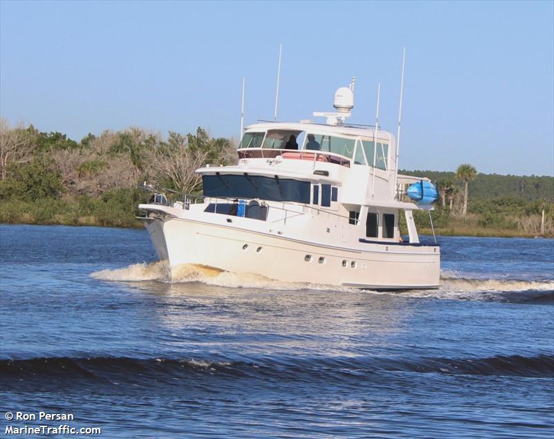 anchor down (Pleasure craft) - IMO , MMSI 338090502 under the flag of USA