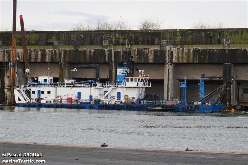 andre gendre (Dredging or UW ops) - IMO , MMSI 227004860, Call Sign FS6044 under the flag of France