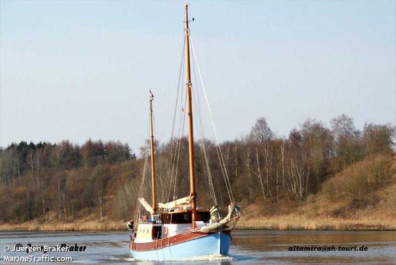 blue whale (Pleasure craft) - IMO , MMSI 244010708, Call Sign PF2375 under the flag of Netherlands