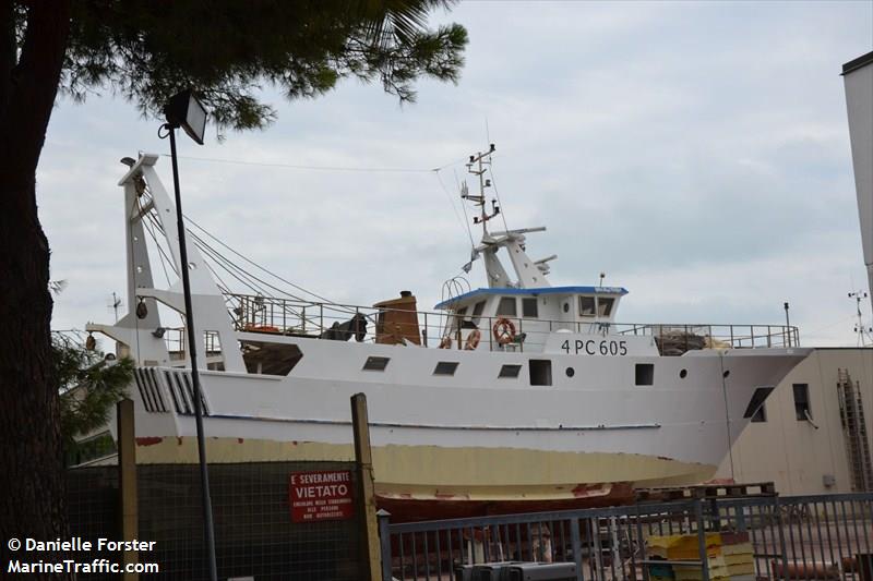 antonio padre (Fishing vessel) - IMO , MMSI 247100330, Call Sign IFBH under the flag of Italy