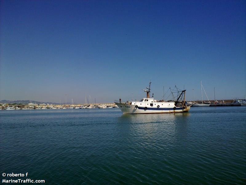 roberta (Fishing vessel) - IMO , MMSI 247100790, Call Sign IWOE under the flag of Italy