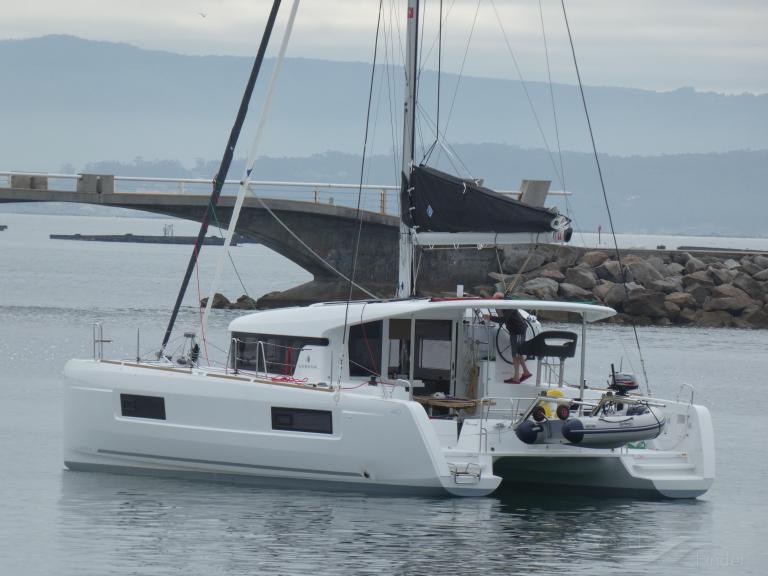 champagne moment (Sailing vessel) - IMO , MMSI 232030344, Call Sign MIEB2 under the flag of United Kingdom (UK)