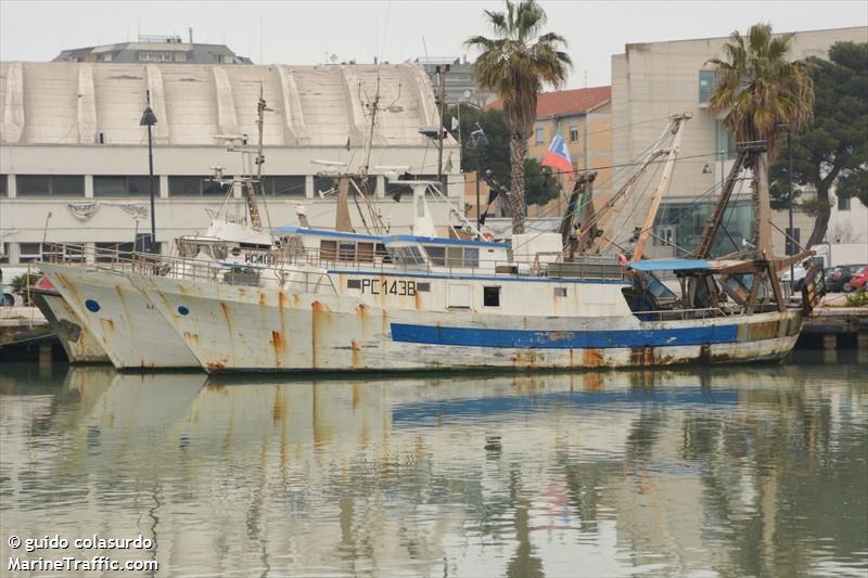 la quinta gemma (Fishing vessel) - IMO , MMSI 247101320, Call Sign ISFG under the flag of Italy