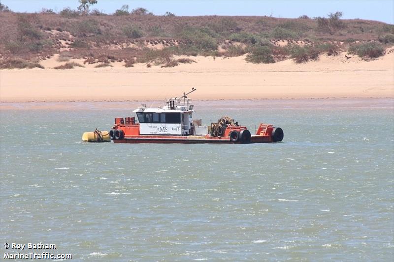 ams 6 (Dredging or UW ops) - IMO , MMSI 503480500, Call Sign VNW6231 under the flag of Australia