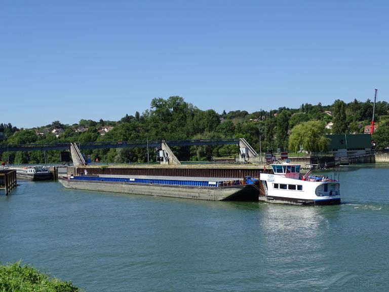 villiers (Cargo ship) - IMO , MMSI 226008350, Call Sign FM2214 under the flag of France
