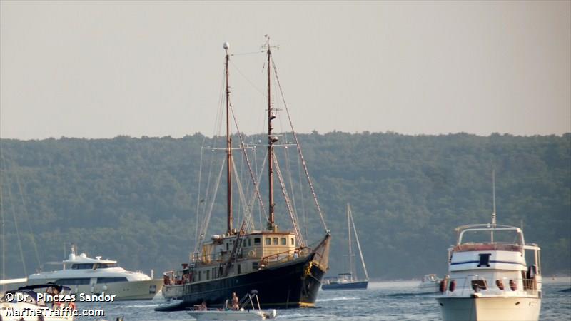 new vagabunda (Pleasure craft) - IMO , MMSI 255902660, Call Sign CRXG8 under the flag of Madeira