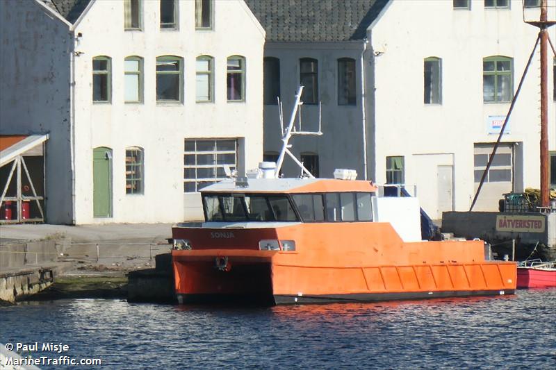 lindoy (Dredging or UW ops) - IMO , MMSI 257688600, Call Sign LG6913 under the flag of Norway