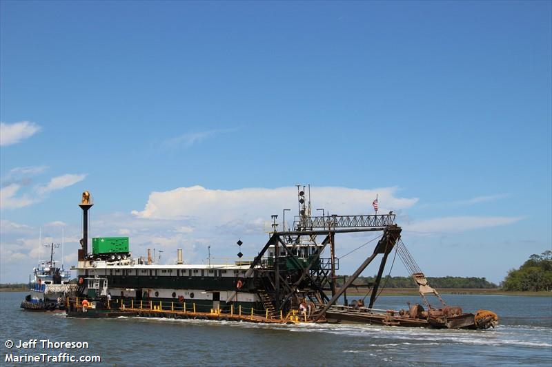 dredge brunswick (Dredging or UW ops) - IMO , MMSI 338143158 under the flag of USA