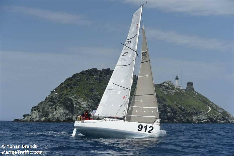 like crazy solo sail () - IMO , MMSI 205408030, Call Sign OP4080 under the flag of Belgium