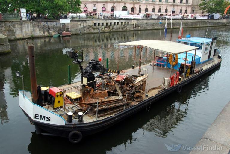 ems (Dredging or UW ops) - IMO , MMSI 211154620, Call Sign DD3847 under the flag of Germany
