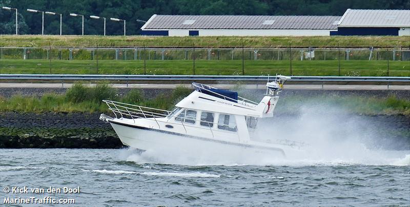 moonbeam (Pleasure craft) - IMO , MMSI 235066048, Call Sign 2BHA2 under the flag of United Kingdom (UK)