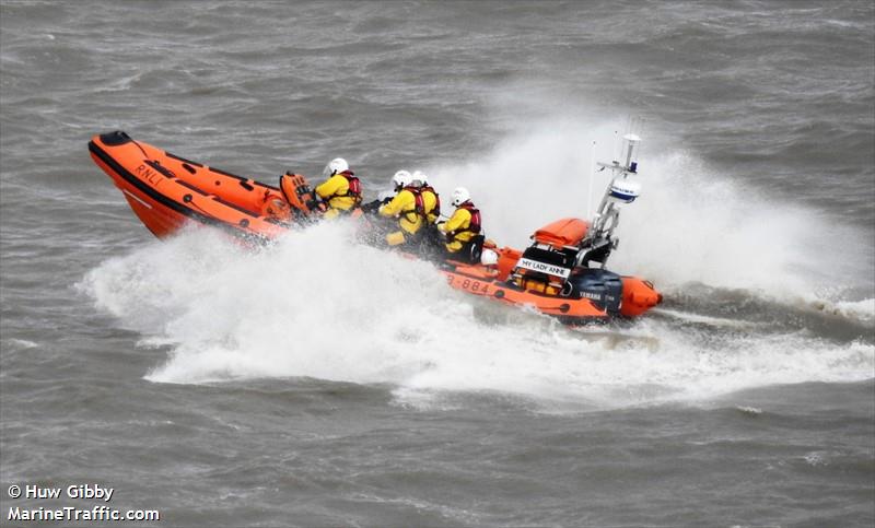 rnli lifeboat b-884 (SAR) - IMO , MMSI 235109764 under the flag of United Kingdom (UK)