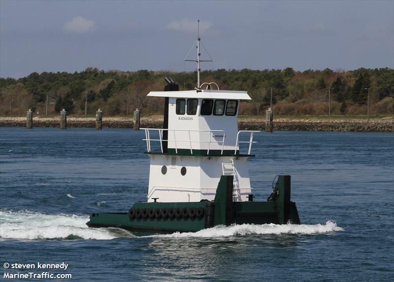 tug katahdin () - IMO , MMSI 338325926 under the flag of USA