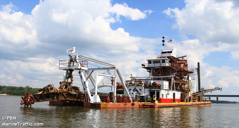 dredge pine bluff (Dredging or UW ops) - IMO , MMSI 367498360, Call Sign WDF8768 under the flag of United States (USA)