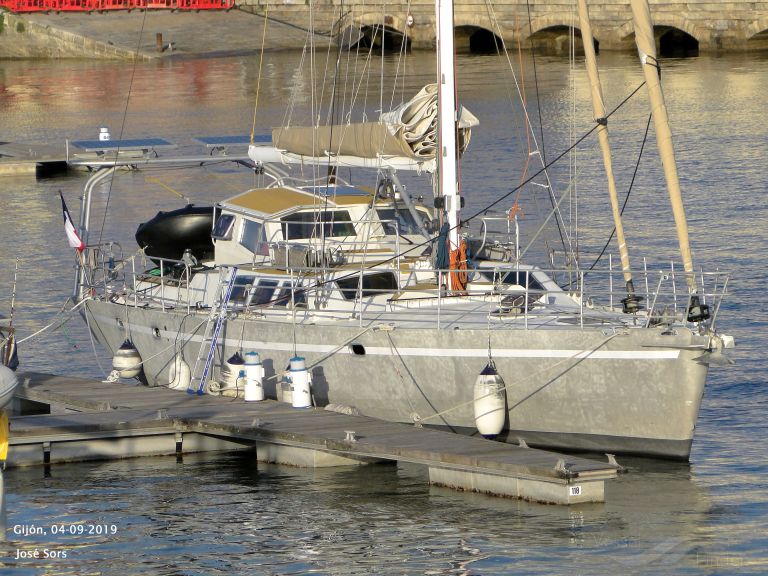 vol de nuit () - IMO , MMSI 205936200, Call Sign BB55 under the flag of Belgium