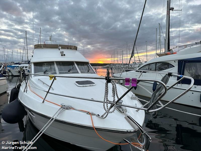 macy (Pleasure craft) - IMO , MMSI 211244110, Call Sign DC5630 under the flag of Germany