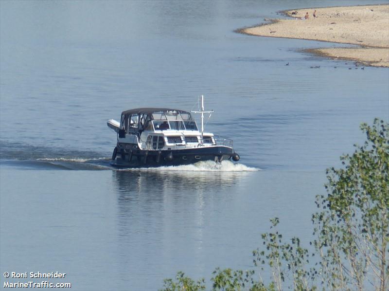brise (Pleasure craft) - IMO , MMSI 211355430, Call Sign DC7585 under the flag of Germany