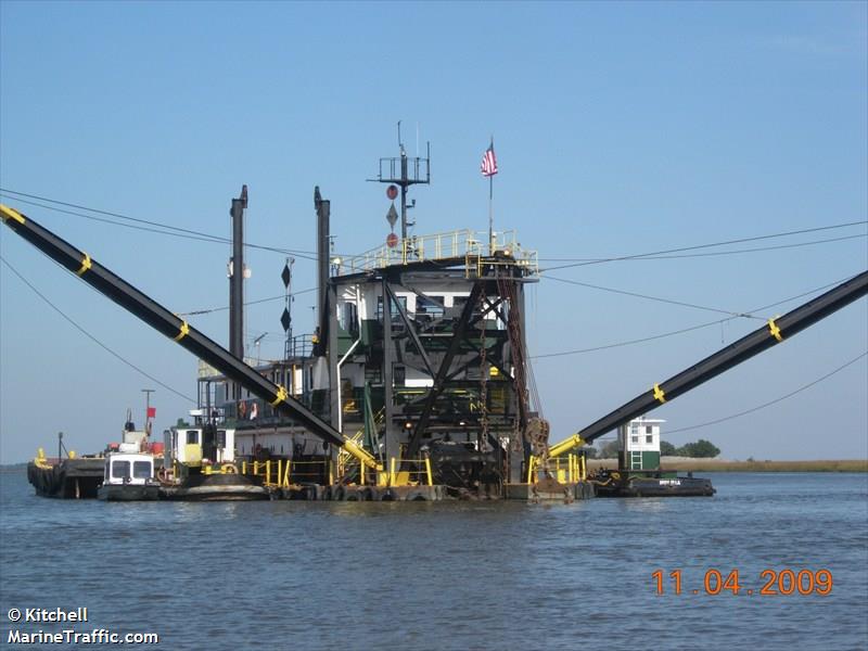 dredge cherokee () - IMO , MMSI 338109758 under the flag of USA