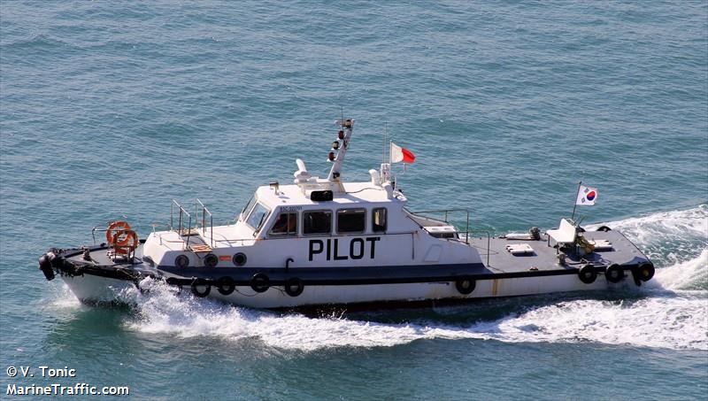 pilot yeong do ho () - IMO , MMSI 440111190, Call Sign 920701 under the flag of Korea