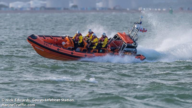 rnli lifeboat b-859 (SAR) - IMO , MMSI 235091472 under the flag of United Kingdom (UK)