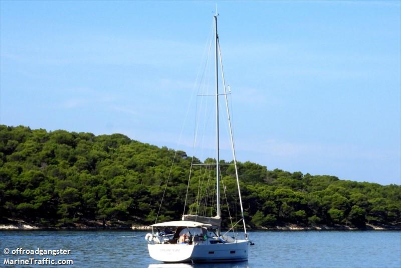 dream team (Sailing vessel) - IMO , MMSI 262061900, Call Sign 4OBJ3 under the flag of Montenegro