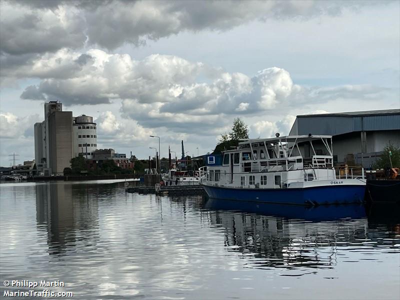 oskar (Dredging or UW ops) - IMO , MMSI 211740730, Call Sign DC4959 under the flag of Germany