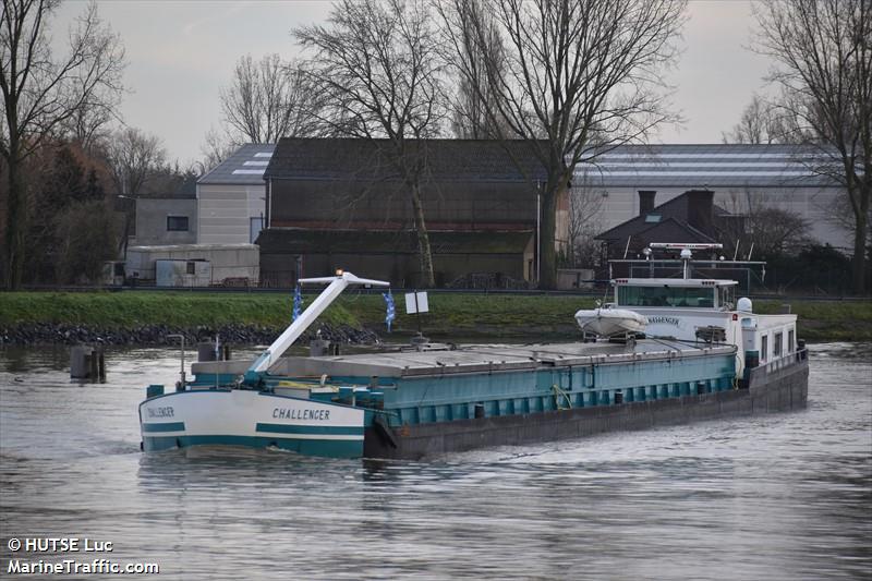 challenger () - IMO , MMSI 226000720 under the flag of France