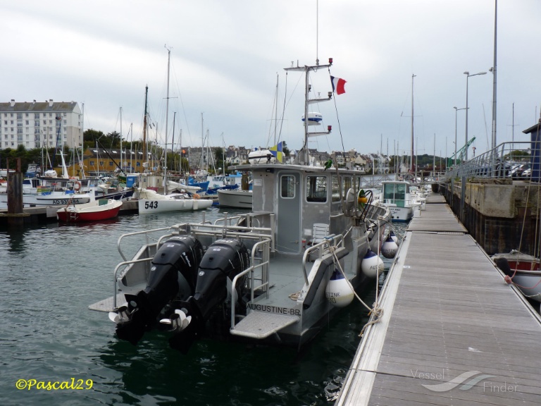 augustine (Dredging or UW ops) - IMO , MMSI 227353820, Call Sign FAC8620 under the flag of France