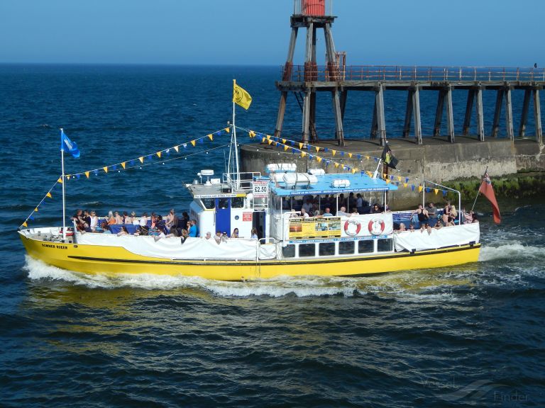 summer queen (Passenger ship) - IMO , MMSI 233026801, Call Sign MJBQ6 under the flag of United Kingdom (UK)