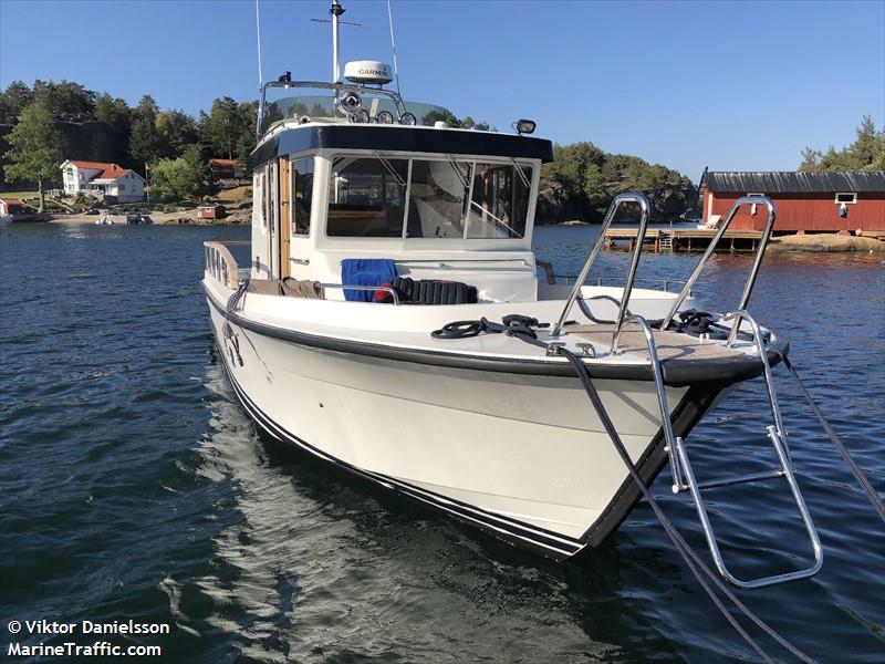 dot (Pleasure craft) - IMO , MMSI 265772770, Call Sign SF2540 under the flag of Sweden